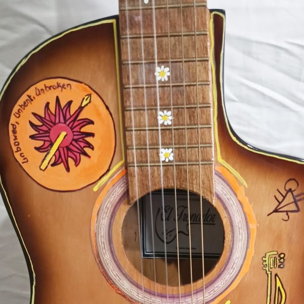 Guitarra electrocriolla El Tronador (Intervención artística)  - Imagen 9