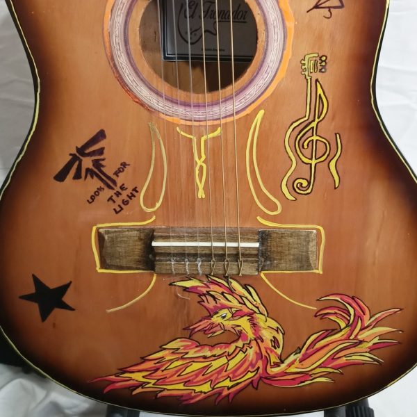 Guitarra electrocriolla El Tronador (Intervención artística)  - Imagen 8
