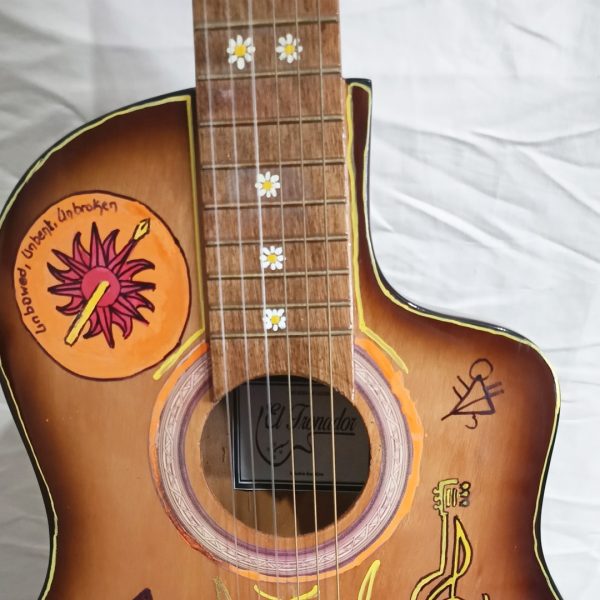 Guitarra electrocriolla El Tronador (Intervención artística)  - Imagen 7
