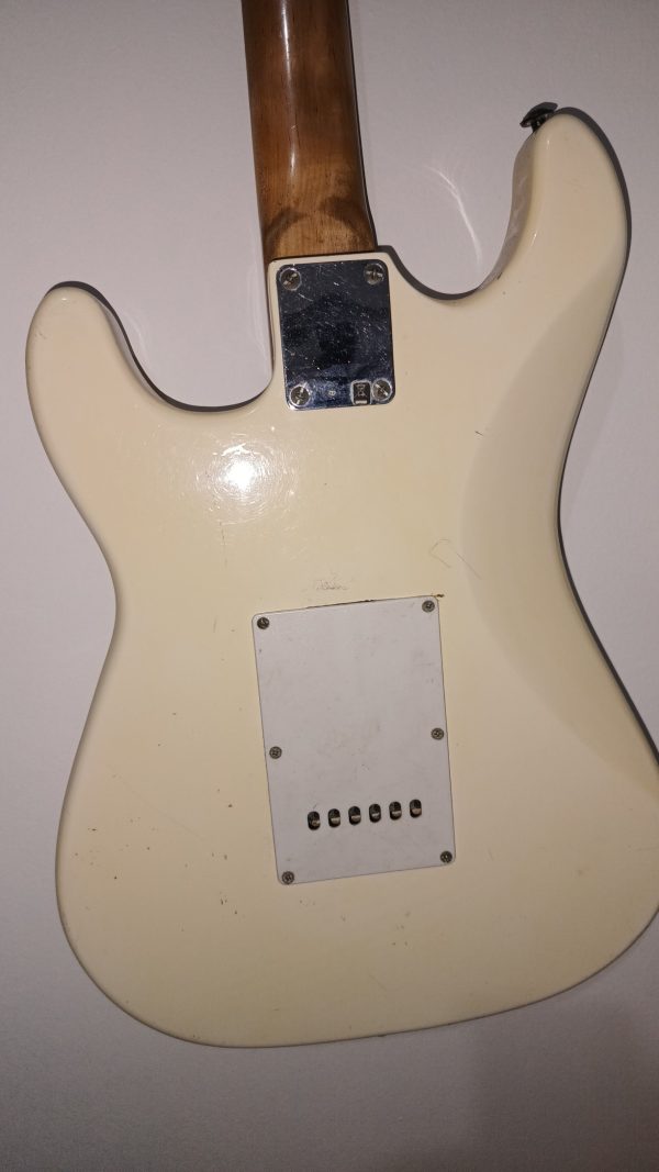 Stratocaster genérica con diapasón escalopado - Imagen 4