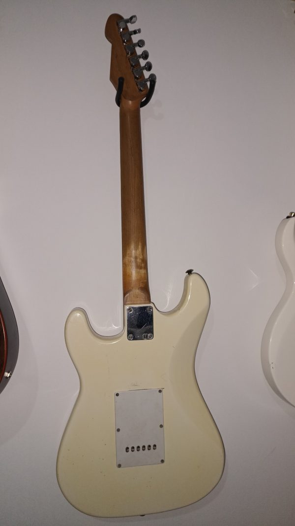 Stratocaster genérica con diapasón escalopado - Imagen 3